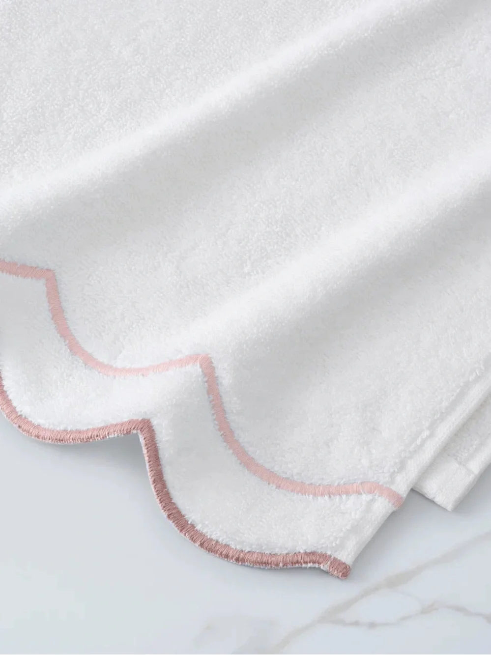 PERI HOME NWT Peri Home Scallop Hand Towel -blush